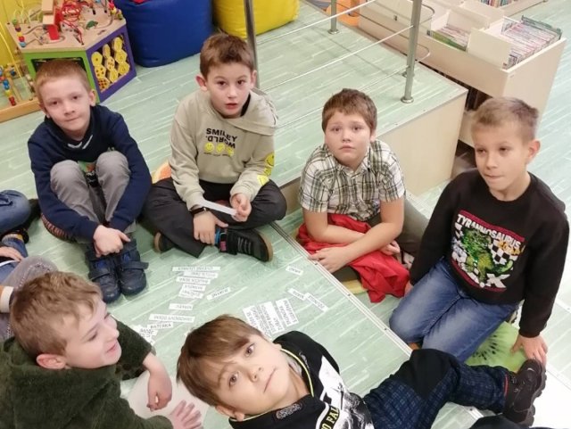 Druháčci v knihovně